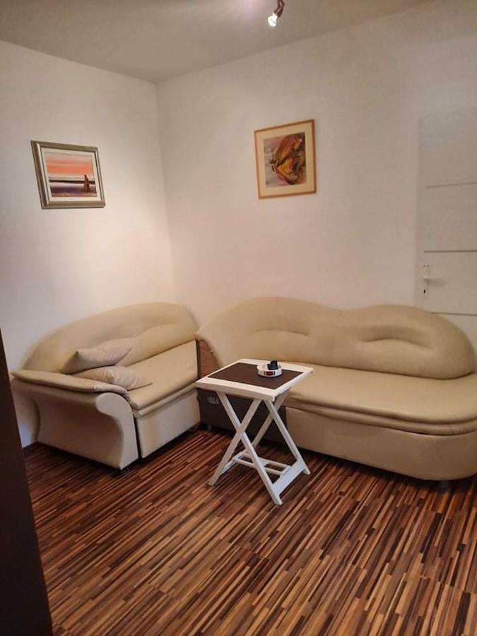 Sub Rosa Apartma
