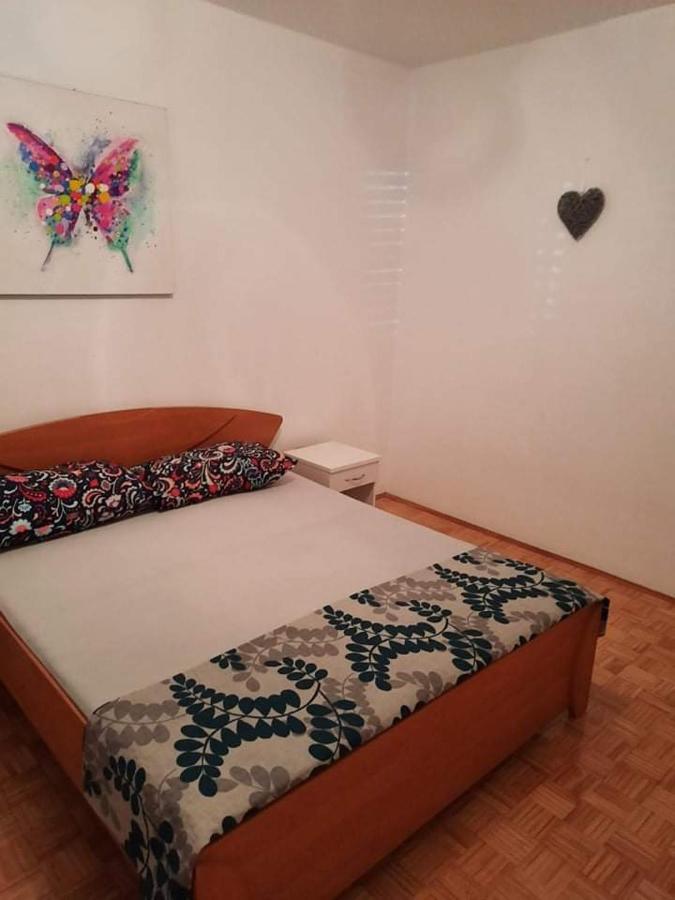 Apartma Sub Rosa