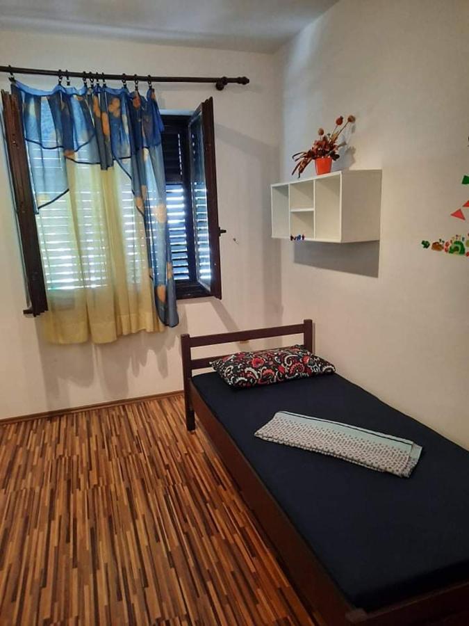 Apartma Sub Rosa